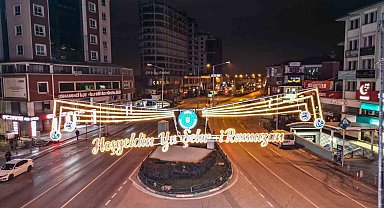 Bursa caddeleri 'Ramazan' için süslendi