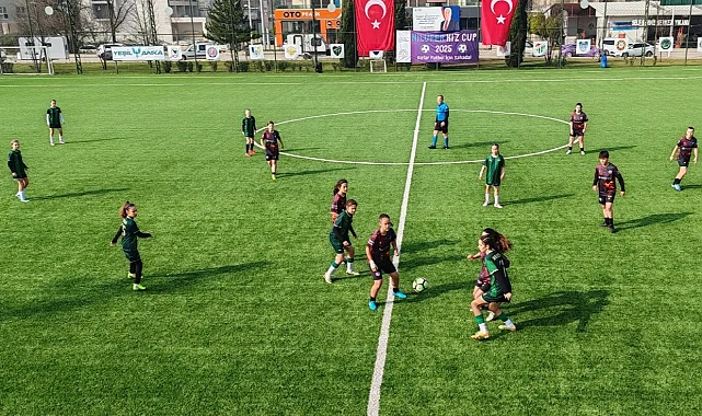 Bursa Nilüfer Kız Cup 2025'in şampiyonu Ufukspor