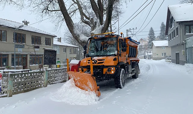 Bursa Osmangazi'de karlı yollara anında müdahale