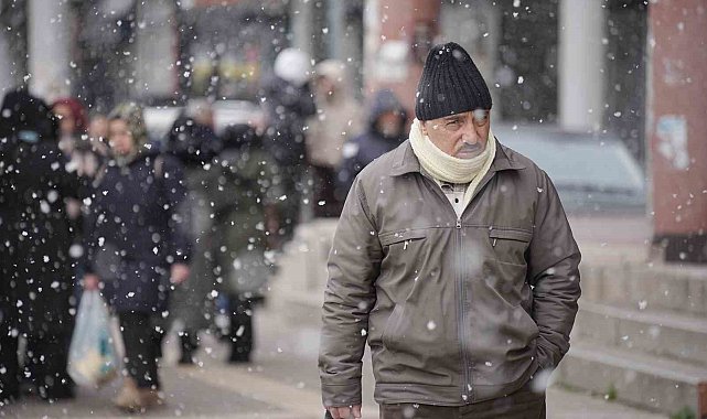 Bursa'da kar yağışı aralıklarla etkili oluyor
