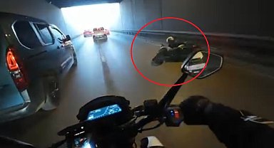 Bursa'da şerit değiştiren otomobile çarpan motosikletli böyle savruldu
