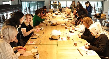 Bursalı kadınlardan Sevgililer Günü'ne özel kapı süsleri