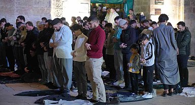 Bursalılar ilk teravih için Ulu Cami'ye koştu
