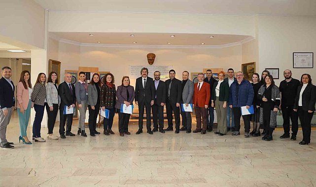 BUÜ'de ayın en başarılı akademisyenlerine başarı belgesi
