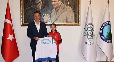Büyükşehir Sporcusu Masa Tenisi'nde dünya dördüncülüğüne yükseldi
