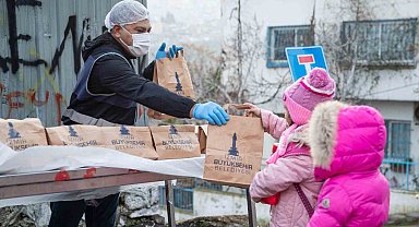 Büyükşehir'den miniklere beslenme paketi