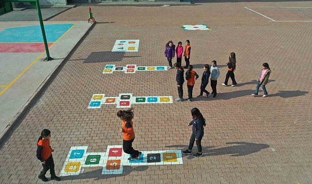Büyükşehir'den okul bahçelerine renk, öğrencilere enerji katan uygulama