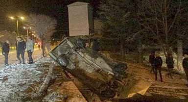 Buz tutan yolda otomobil takla attı: 1 yaralı