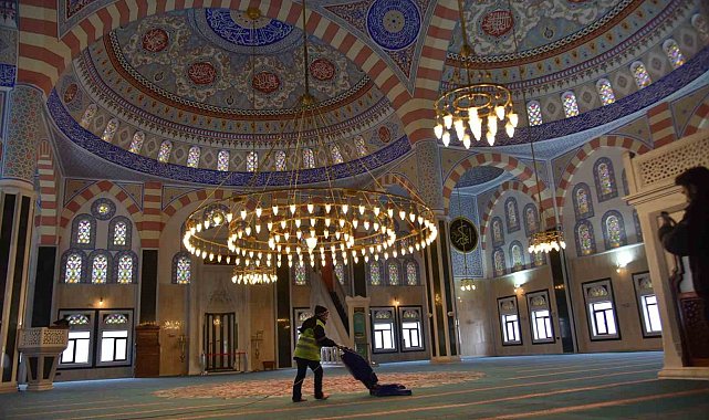 Camilerde Ramazan temizliği yapıldı