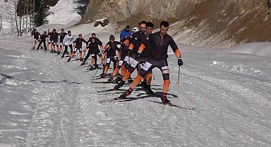 Çamlıhemşinli sporcular Ayder Yaylası'nda olimpiyatlara hazırlanıyor