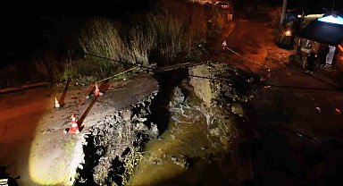 Çanakkale'de sağanak yağış sonrası köprü çöktü