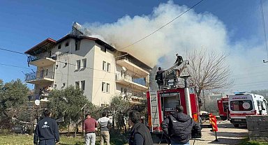 Çatı katı yangınında 5 kişi dumandan etkilendi