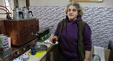 Çay siparişi verenler onu görünce şaşırıyor