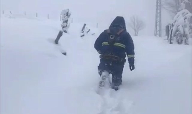 ÇEDAŞ ekipleri zorlu kış şartlarında enerjiyi kesintisiz sağlamak için çalışıyor