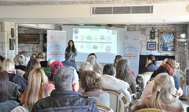 Çeşme'de "Hayatın Anlamı Kitap" projesi kapsamında beslenme söyleşisi
