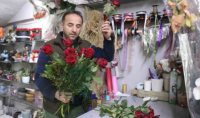 Çiçekçilerin 14 Şubat mesaisi: Tek bir gül 150, buket 500 liradan alıcı buluyor