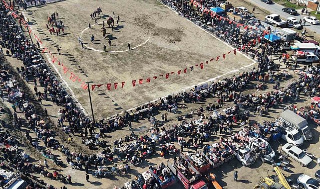 Çine'de deve güreşinin güvenliğini jandarma sağladı