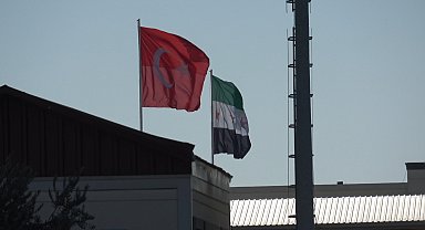 Çobanbey Sınır Kapısı'nda Suriyelilerin ülkelerine dönüş heyecanı sürüyor