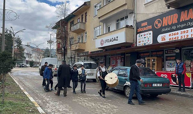Çocuklar sokak sokak gezip manilerle Ramazan'ın gelişini kutladı