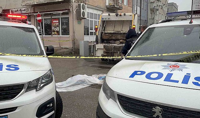 Çöp kamyonunun altında kalan yaşlı kadın hayatını kaybetti