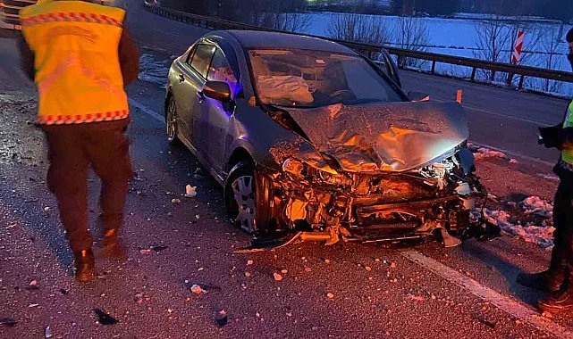 Çorum'da hafif ticari araç ile otomobil çarpıştı: 6 yaralı