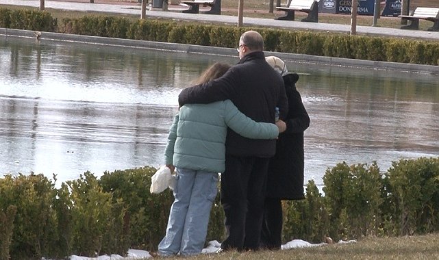 Çorum'da soğuğa aldırış etmeyen vatandaşlar soluğu Millet Bahçesi'nde aldı