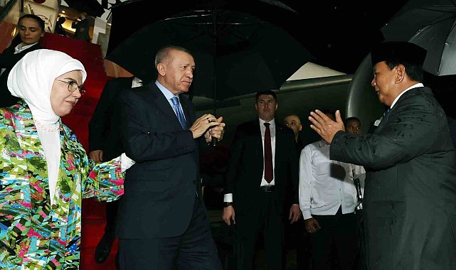 Cumhurbaşkanı Erdoğan, Endonezya'da top atışlarıyla karşılandı