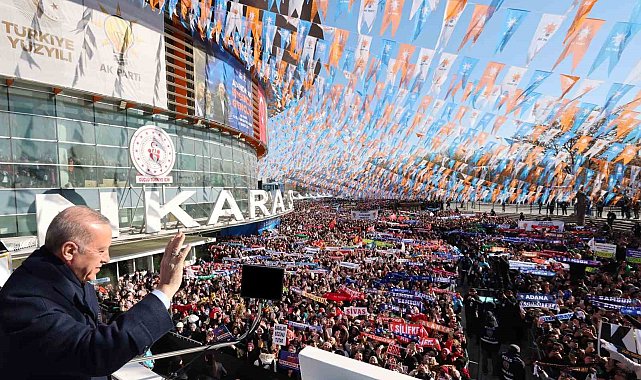 Cumhurbaşkanı Erdoğan: "Dışarıdaki katılım 60 bin. Kar bora fırtına dinlemiyoruz"