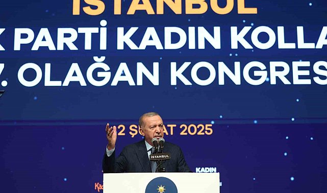 Cumhurbaşkanı Erdoğan'dan CHP'ye eleştiri: "Genel başkanı elinde kırmızı kartla ortada dolanıyor. Eski genel başkan ona sarı kart göstererek oyuna girmeye çalışıyor"