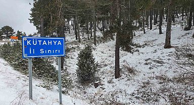 Demirci'de kar yağışı ve fırtına etkili oluyor