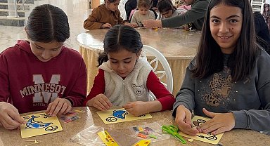 Demirözülü çocuklar kum boyama etkinliğinde bir araya geldi