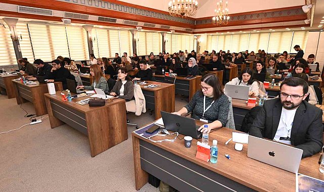 Denizli Ticaret Odası iş dünyasına e-ticareti öğretiyor