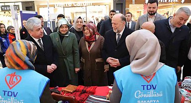 Deprem bölgesindeki cami ve Kur'an kurslarına destek için hayır çarşısı açıldı