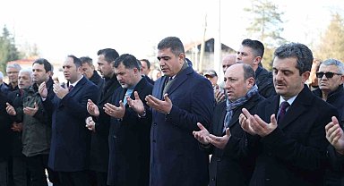 Deprem sonrası yıkılan cami ibadete açıldı