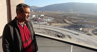 Depremde 2 evi yıkılan depremzedenin ev sevinci