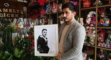 Depremin acısını çiçeklerle atıyor