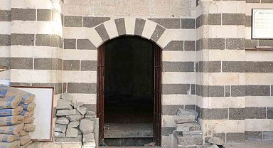 Depremlerde hasar gören tarihi yapılar restore ediliyor