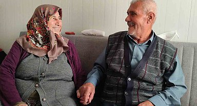 Depremzede çift, aşklarıyla örnek oluyor