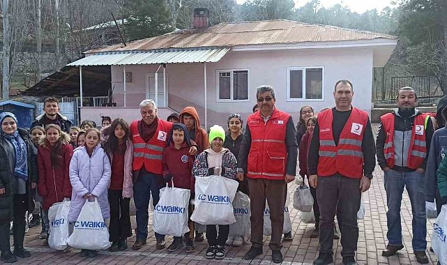 Depremzede öğrencilere kış desteği