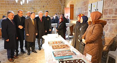 Depremzedelere yönelik Bayburt'ta açılan hayır çarşısına yoğun ilgi