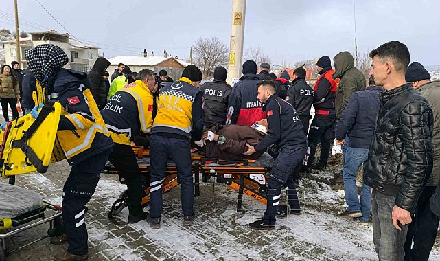 Direğe çarpıp kağıt gibi ezilen Tofaş'ta 4 kişi yaralandı