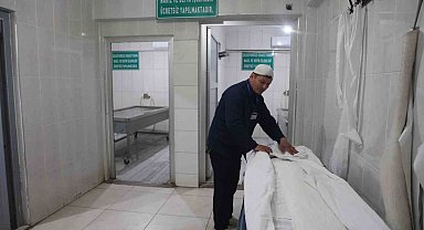 Diyarbakır'da depremde günde ortalama 40 cenaze yıkayan gassal konuştu: "Manevi bir koku vardı, buna şahit olduk"