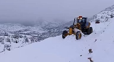 Diyarbakır'da kar nedeniyle kapanan 129 kilometrelik yol ulaşıma açıldı