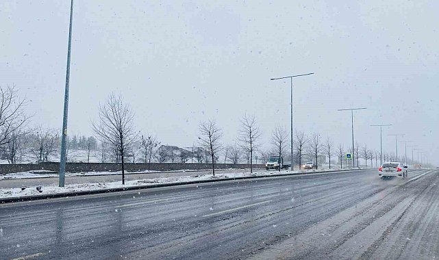 Diyarbakır'da kar yağışı yerini yağmura bıraktı