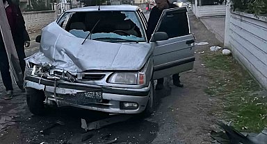 Dörtyol'da iki otomobil çarpıştı: 9 yaralı