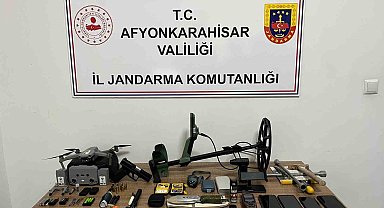 Dron ile güvenlik önlemi alıp define arayan şahısları jandarma yakaladı