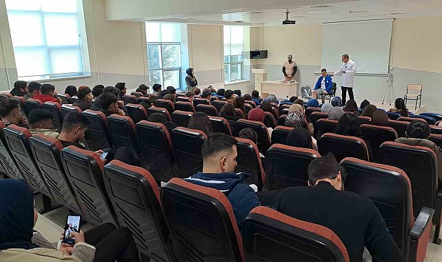 Düger, KAEÜ'de ampute hastalarla öğrencilere ders anlattı
