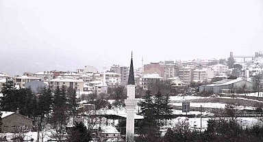 Dursunbey ilçesi beyaza büründü