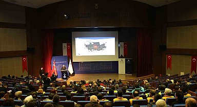 Düzce Üniversitesi'nde Düzce deprem çalıştayı gerçekleştirildi