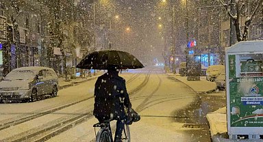 Düzce'de beklenen kar yağışı başladı